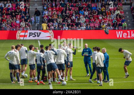 wie is coach psv